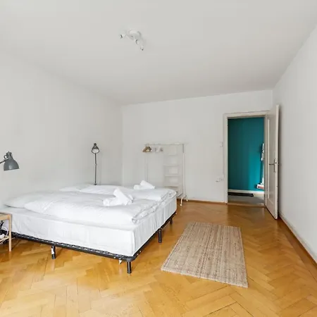 For Explorers 224 Apartman